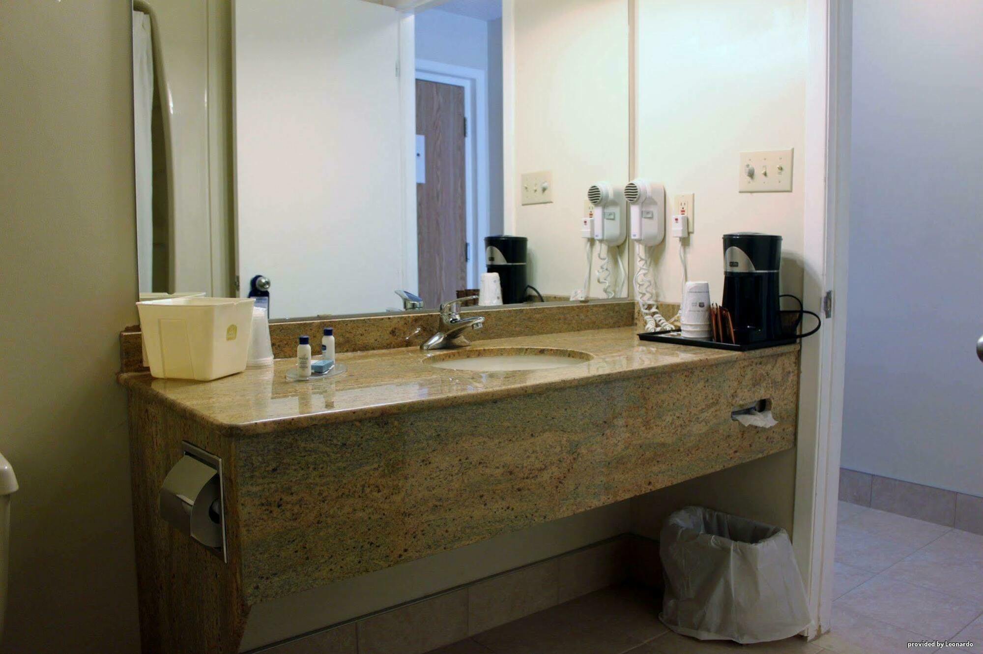 Best Western Smiths Falls Hotel Buitenkant foto